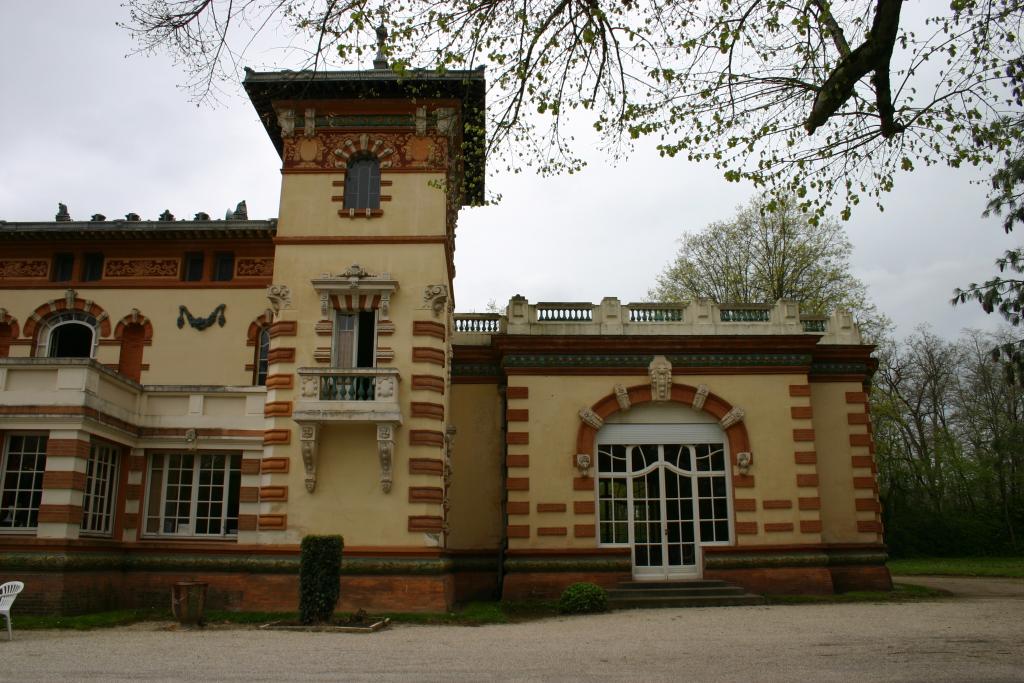 château de Longues-Aygues actuellement établissement médical