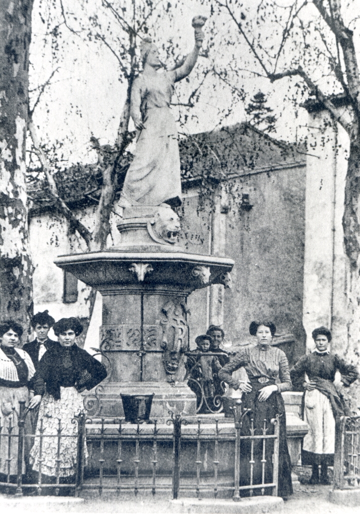 monument (monument commémoratif), fontaine monumentale, de la république