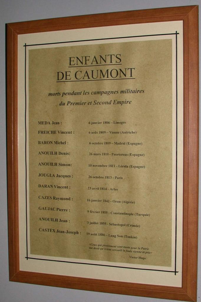 ensemble du monument aux morts (4 plaques et un tableau commémoratifs) des guerres napoléoniennes, de la guerre de 1914-1918 et de la guerre de 1939-1945, des statues (grandeur nature) des statues de Saint-Martin et sa console, de Jeanne d'Arc et d'une croix de guerre