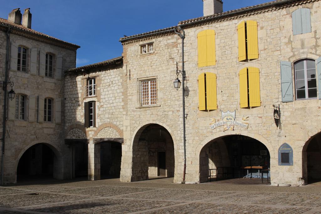 place des cornières (à couverts)