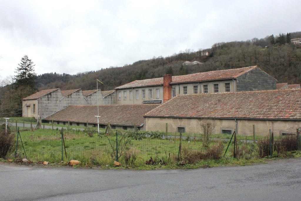 Ancienne fabrique de draps Benoit, puis Manufacture de draperies Pierre Barthès, puis tissage SA Filature et tissage J. L. Marmor, puis SARL Tissage SARTISS