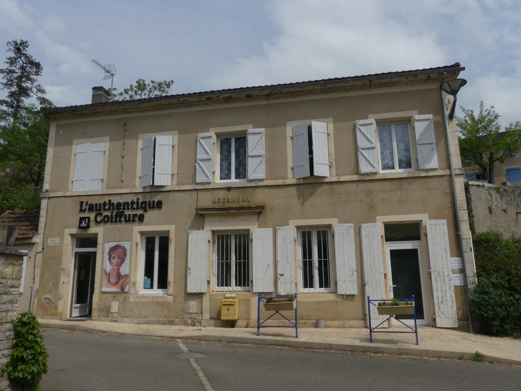 ancienne poste et mairie, aujourd'hui commerce