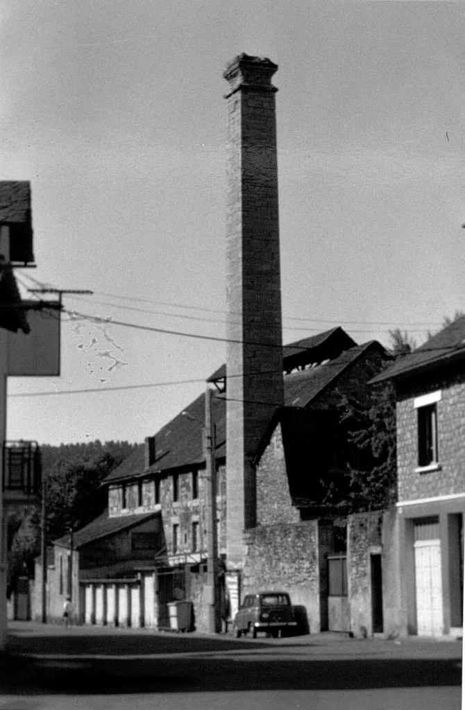 moulin à farine, moulin à foulon, usine de teinturerie, filature (de laine) dit Moulin, puis Usine de Pique Trabuc