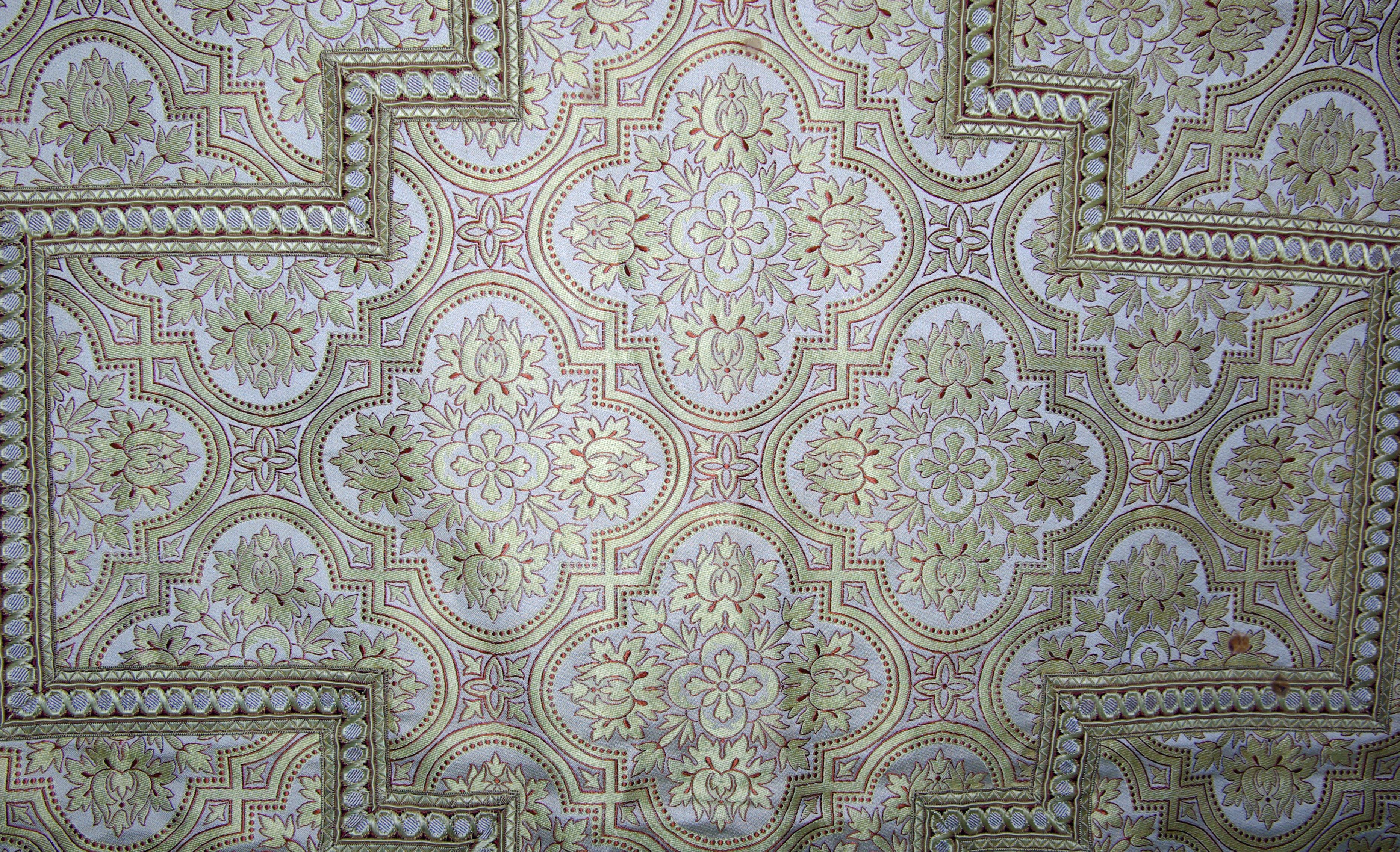 sommaire des textiles de l'église Brouzet-lès-Quissac