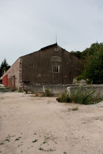 Carrière de marbre et usine de taille de matériaux de construction Bascoul, puis Fabre-Luce, puis Marbres de France, actuellement SAMAC