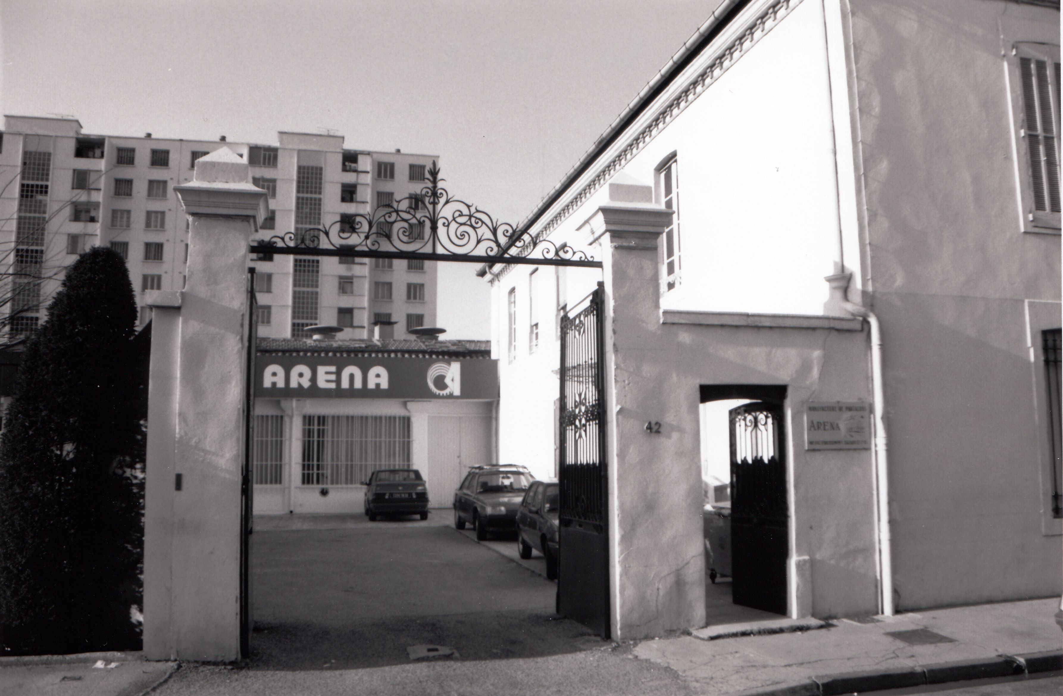 tannerie Chabaud, puis Goulard, puis usine de confection Chazalon, actuellement Pantalons Aréna