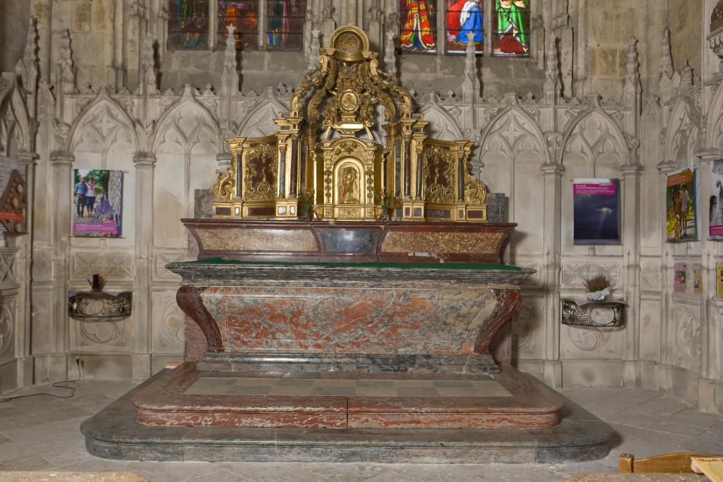 ensemble de l'autel et du tabernacle de la chapelle absidiale