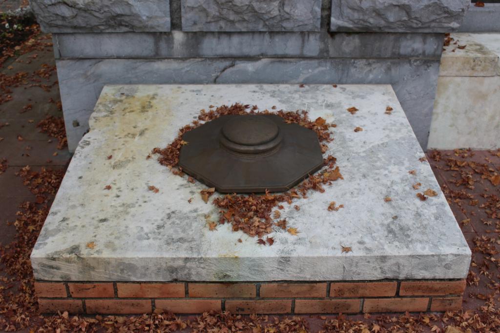 monument en souvenir des enfants du Département morts au Champ d'Honneur