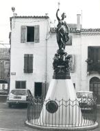 monument (monument commémoratif), fontaine monumentale, de la république