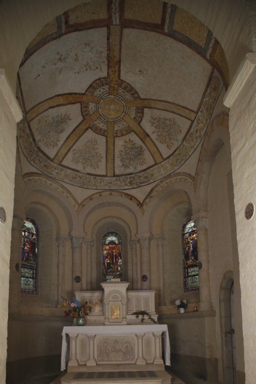 église paroissiale Saint-Namphaise puis Saint-Rémy , prieuré de bénédictins puis de chanoines de Saint-Augustin