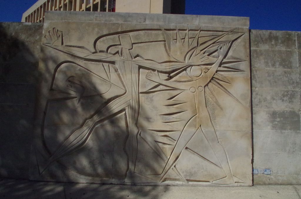 Bas-relief du lycée anciennement Camargue, aujourd'hui Lycée Hemingway : Les sports