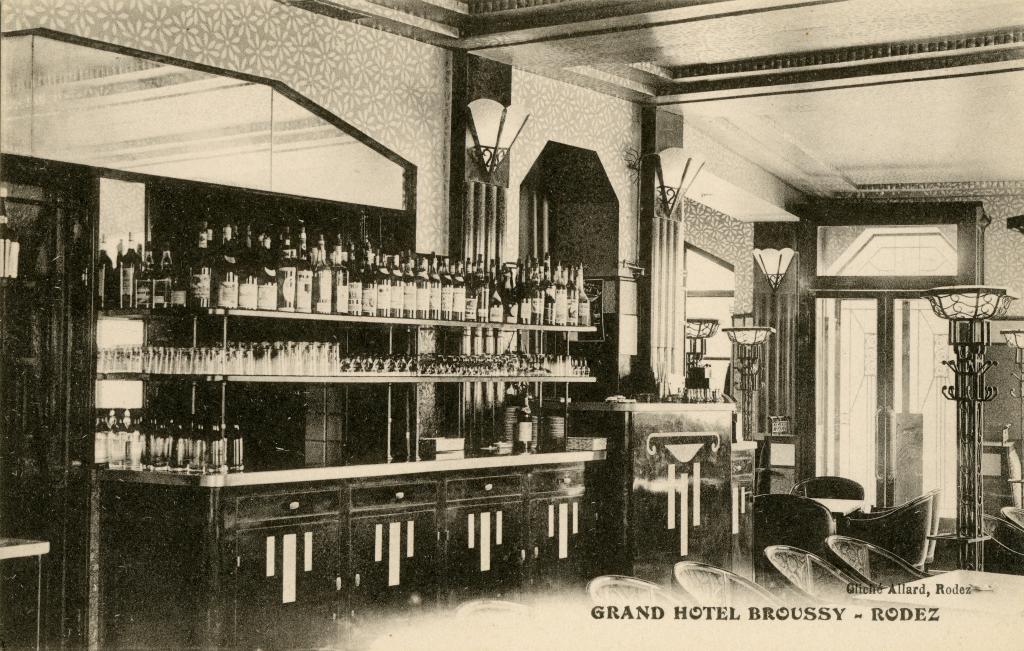 Grand Hôtel Broussy, aujourd'hui Hôtel Mercure, et Grand Café Riche, actuel café Le Broussy