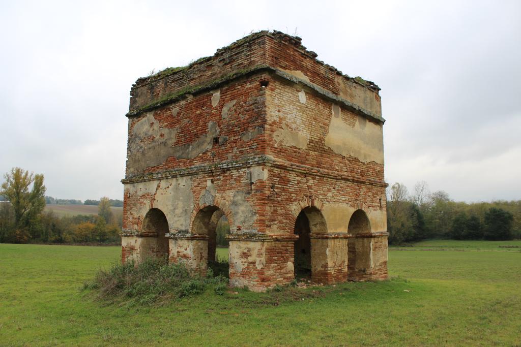 pigeonnier de l'ancienne abbaye cistercienne de Lagarde-Dieu