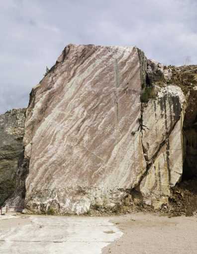 Carrière de marbre et usine de taille de matériaux de construction Bascoul, puis Fabre-Luce, puis Marbres de France, actuellement SAMAC