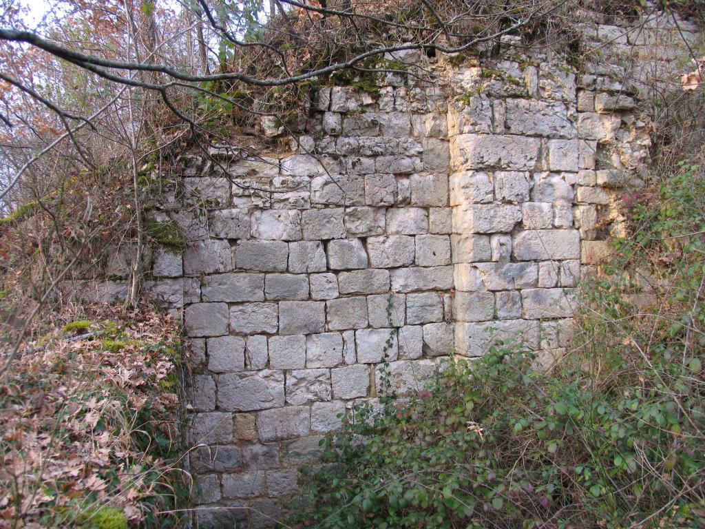 village : castrum