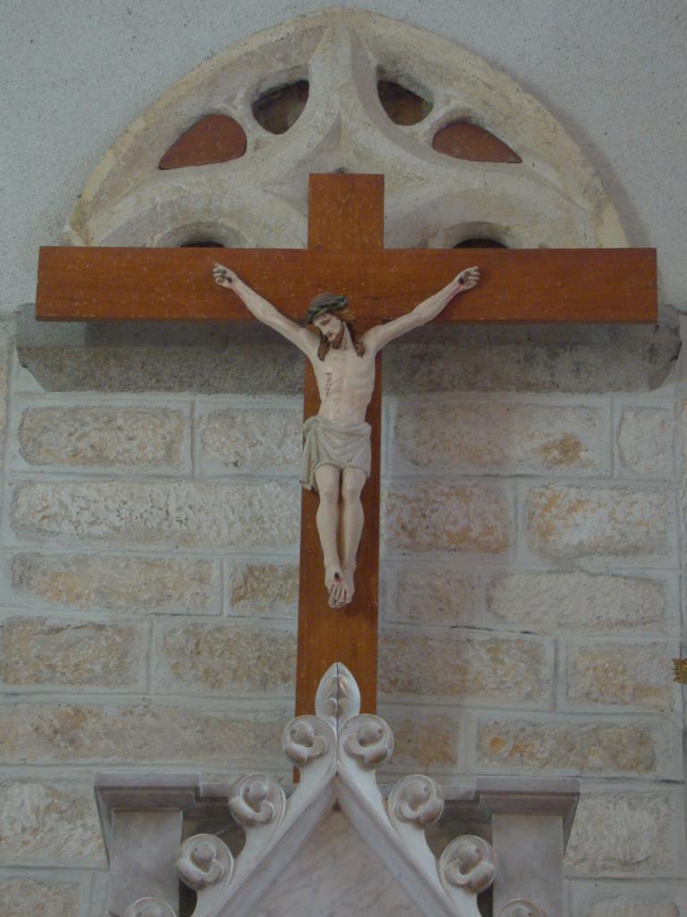 statue : Christ en croix