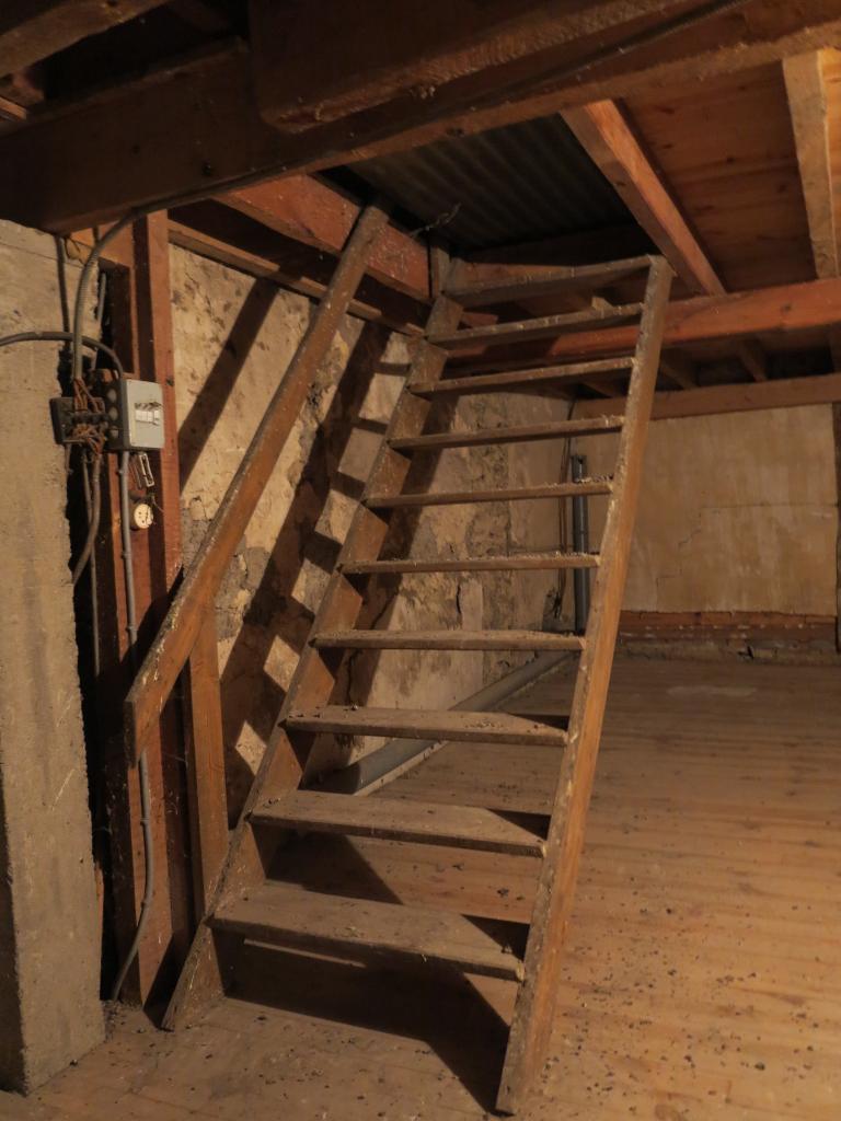maison , entrepôt agricole
