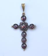 Pendentif en forme de croix