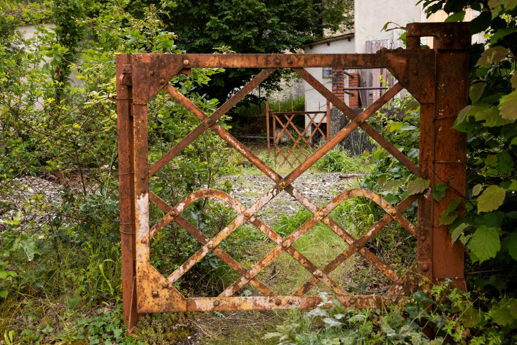 portillons (2) de passage à niveau piéton