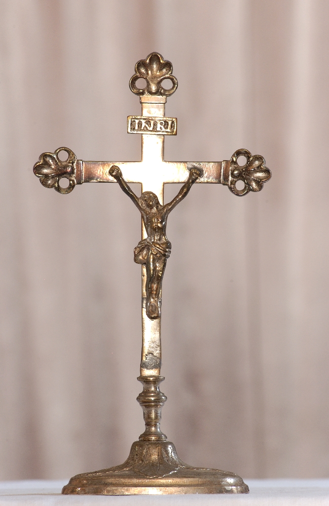 croix d'autel : Christ en croix