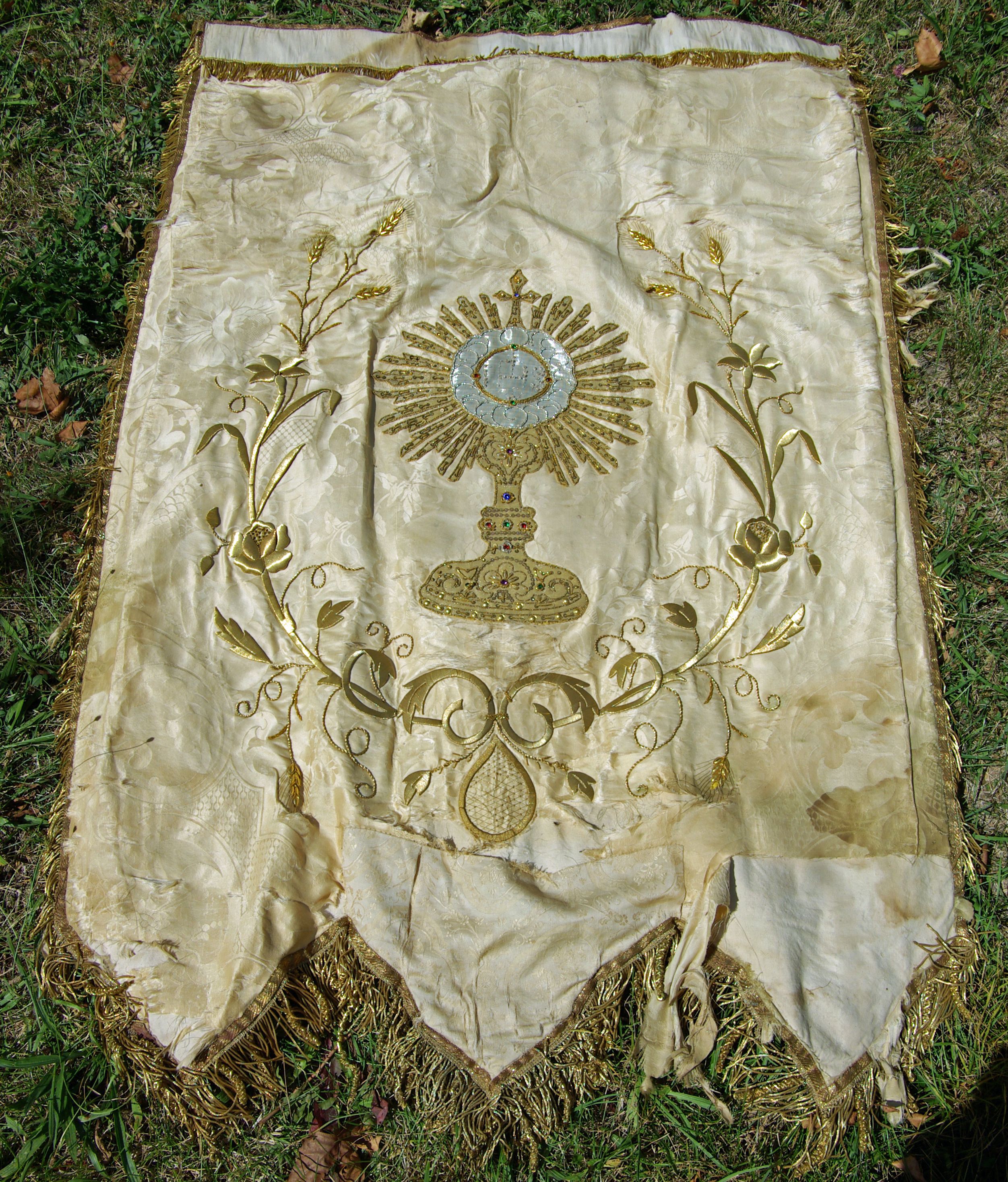 sommaire des textiles de l'église Saint-Martin d'Alzon