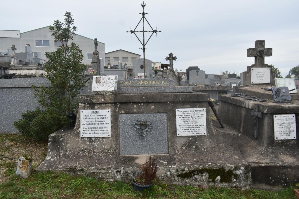 ensemble des tombeaux du cimetière