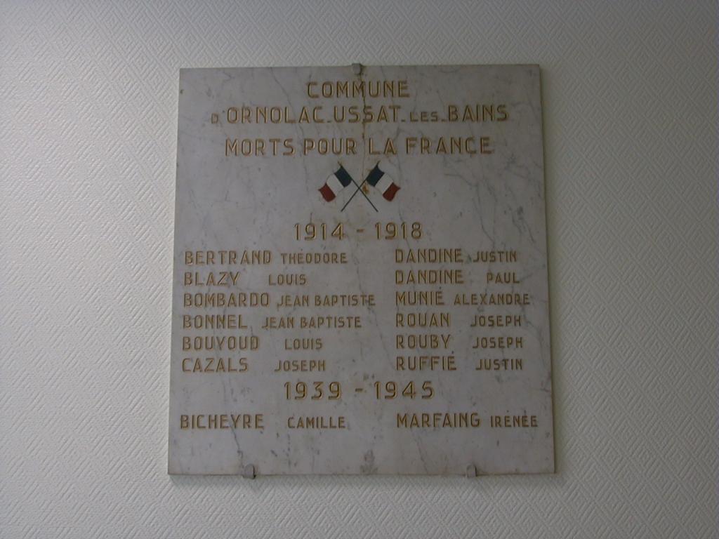 plaque commémorative de la guerre de 1914-1918 et de la guerre de 1939-1945.