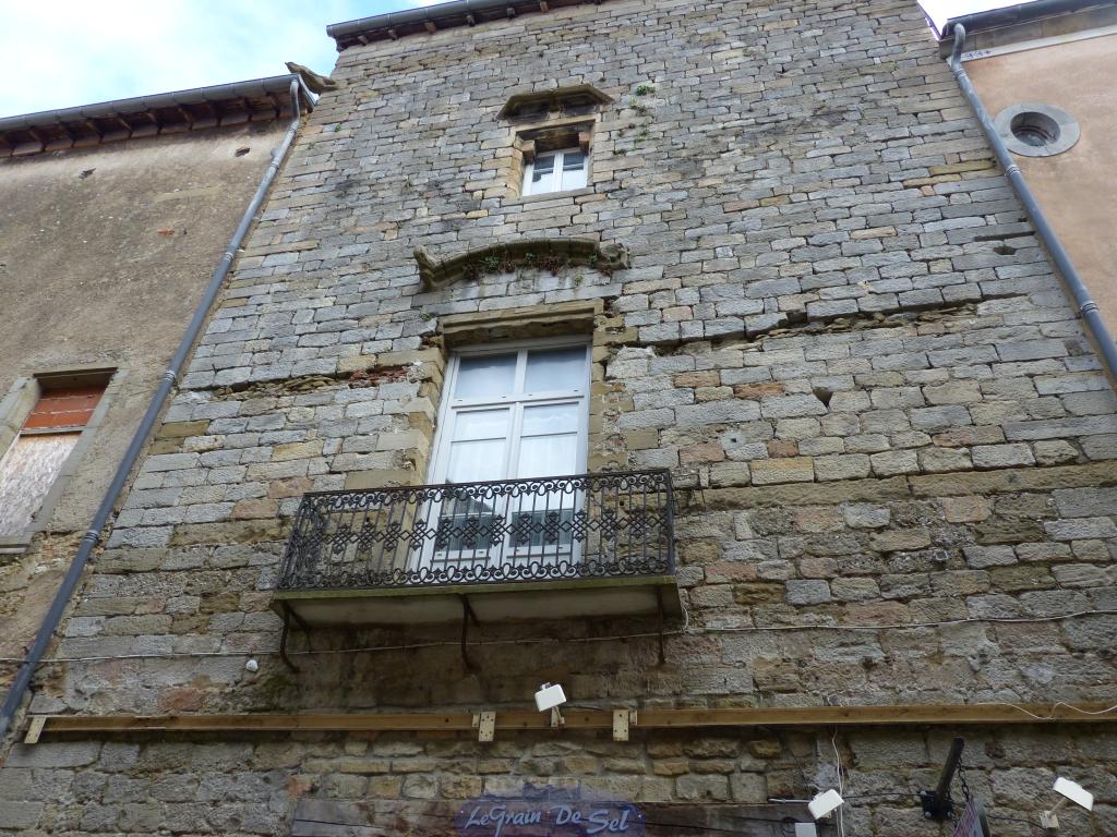 demeure (maison forte ?)