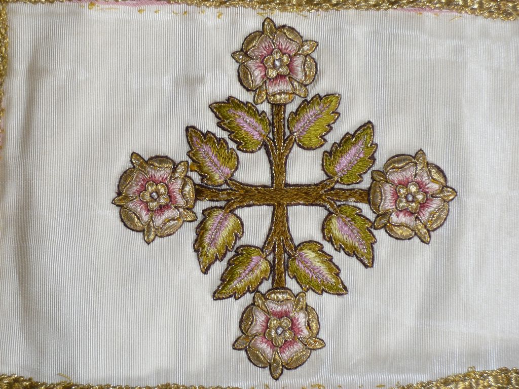 chasuble blanche avec étole