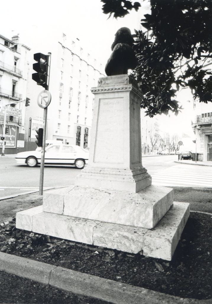 monument de Escarguel Lazare