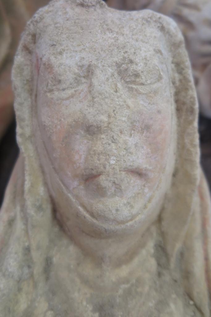 groupe sculpté de la Mise au tombeau