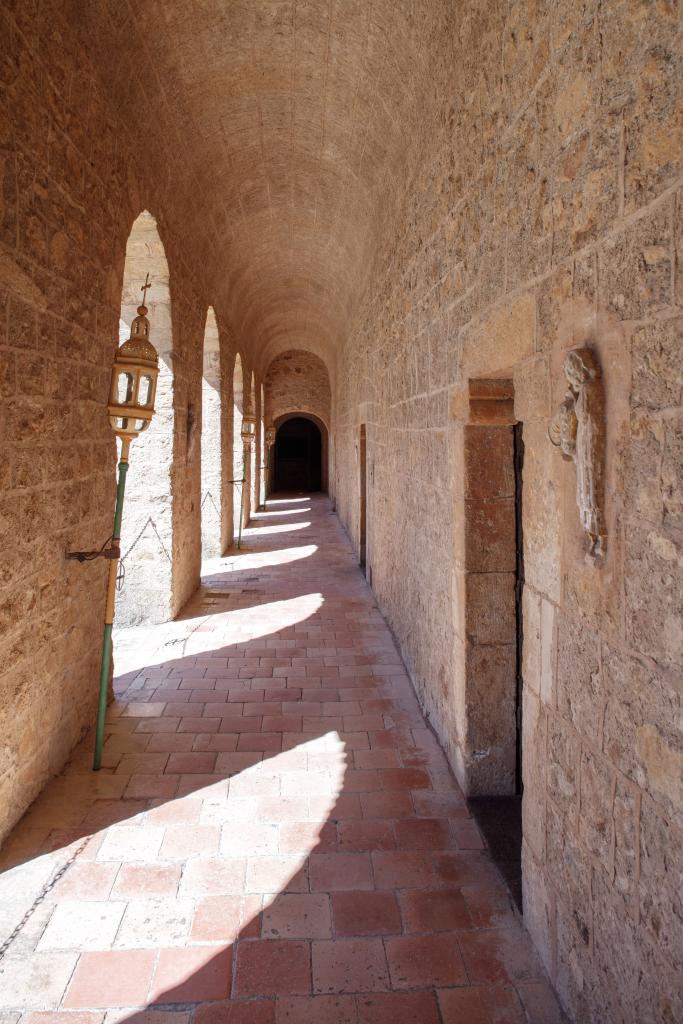 Aile nord du cloître : ancien réfectoire des moines, cuisine, dortoir, bibliothèque