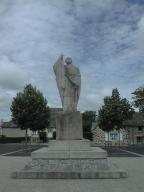 monument commémoratif et sa statue (colossal) : Portrait en pied du Cardinal Jean Verdier (1864-1940)