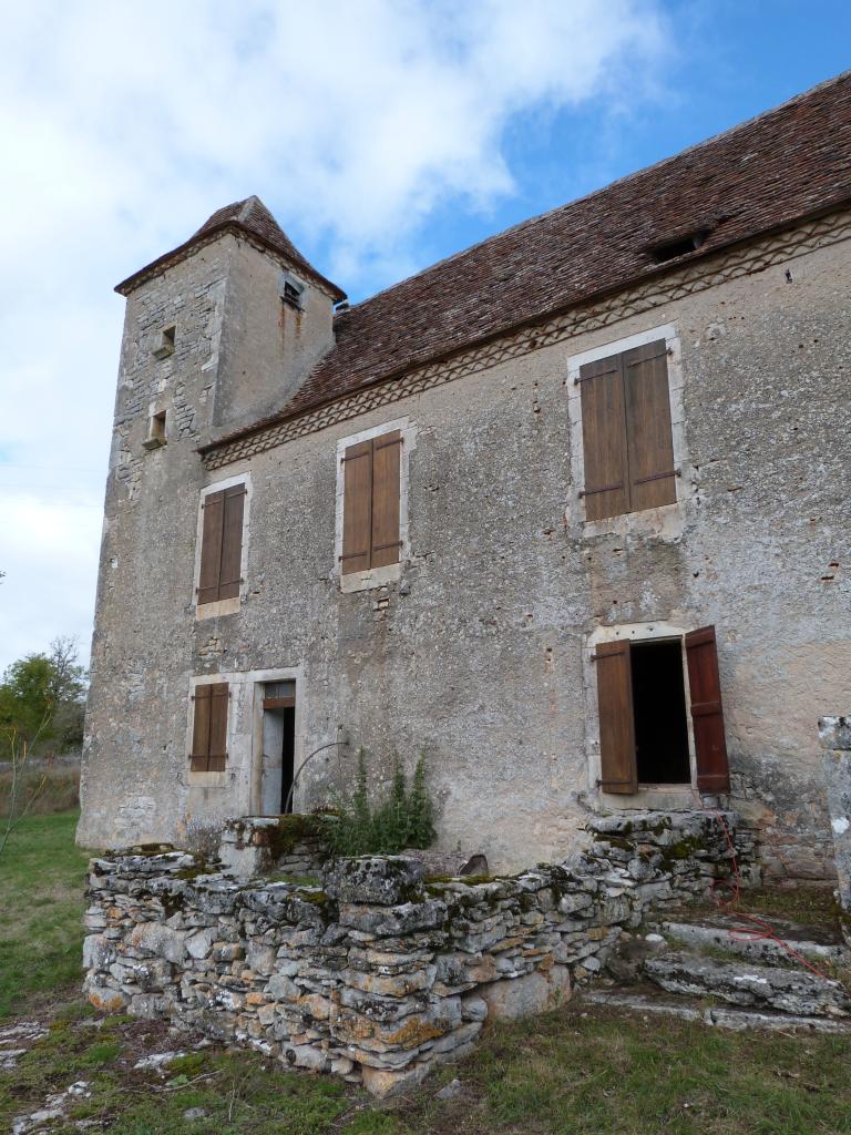 ensemble de deux maisons, ou logis double
