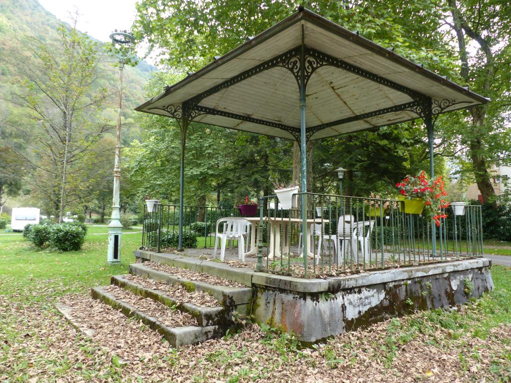 ancien casino et son parc, actuellement camping