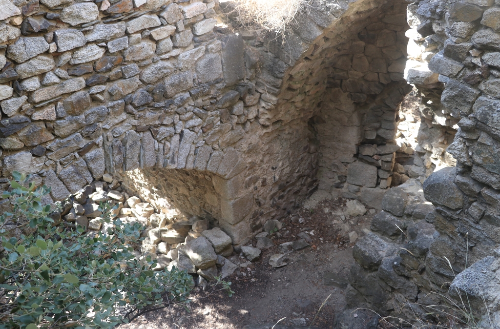 Château de Paracolls et chapelle Saint-Pierre