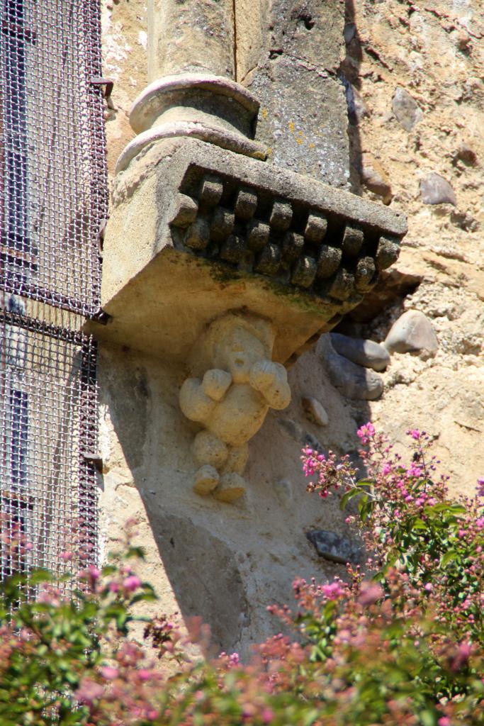 ancienne abbatiale bénédictine actuellement église paroissiale Saint-Pierre