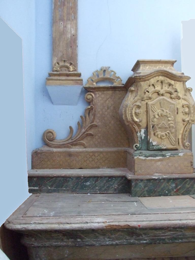 autel tombeau, gradin d'autel, tabernacle et retable architecturé