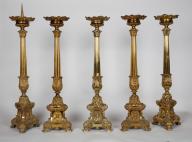 Cinq chandeliers d'autel