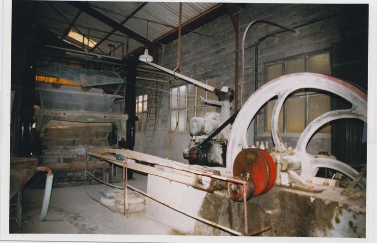 Carrière de marbre et usine de taille de matériaux de construction Anglade, puis Fougerolles, actuellement La Pierre de France