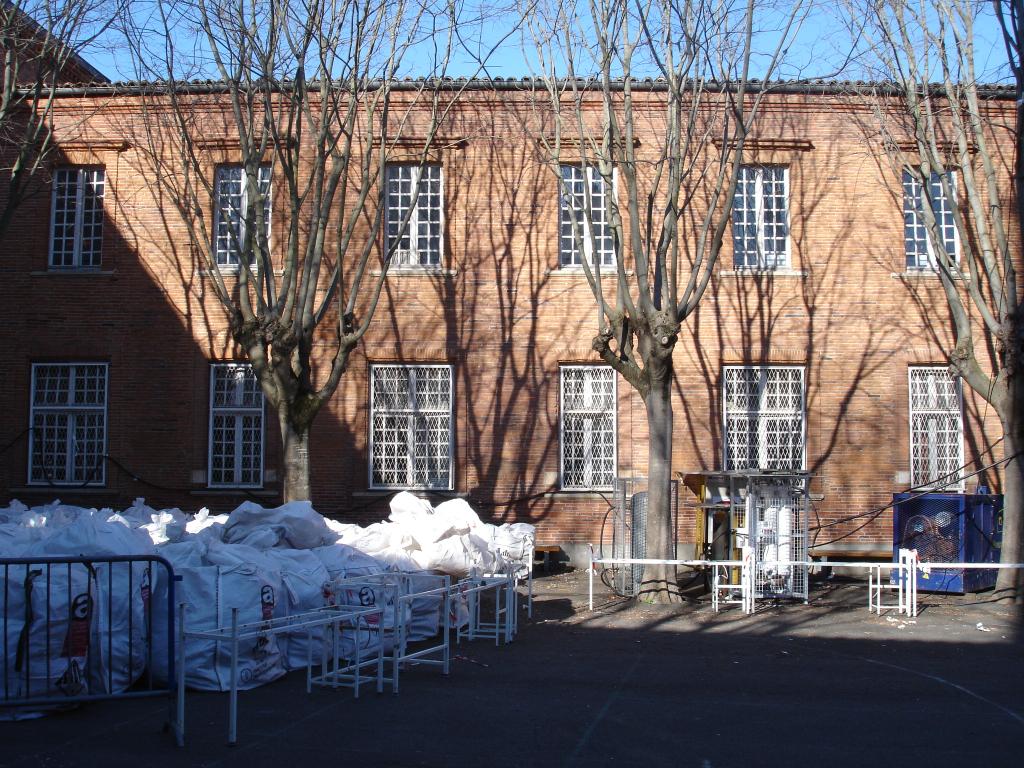 hôtel de Bernuy, puis collège universitaire, actuellement lycée Pierre de Fermat