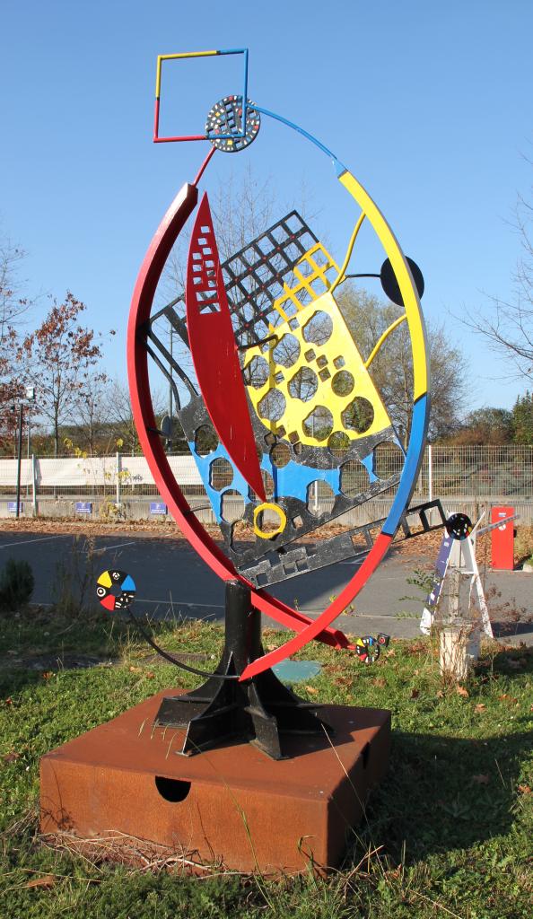 sculpture : la lune et sa fenêtre