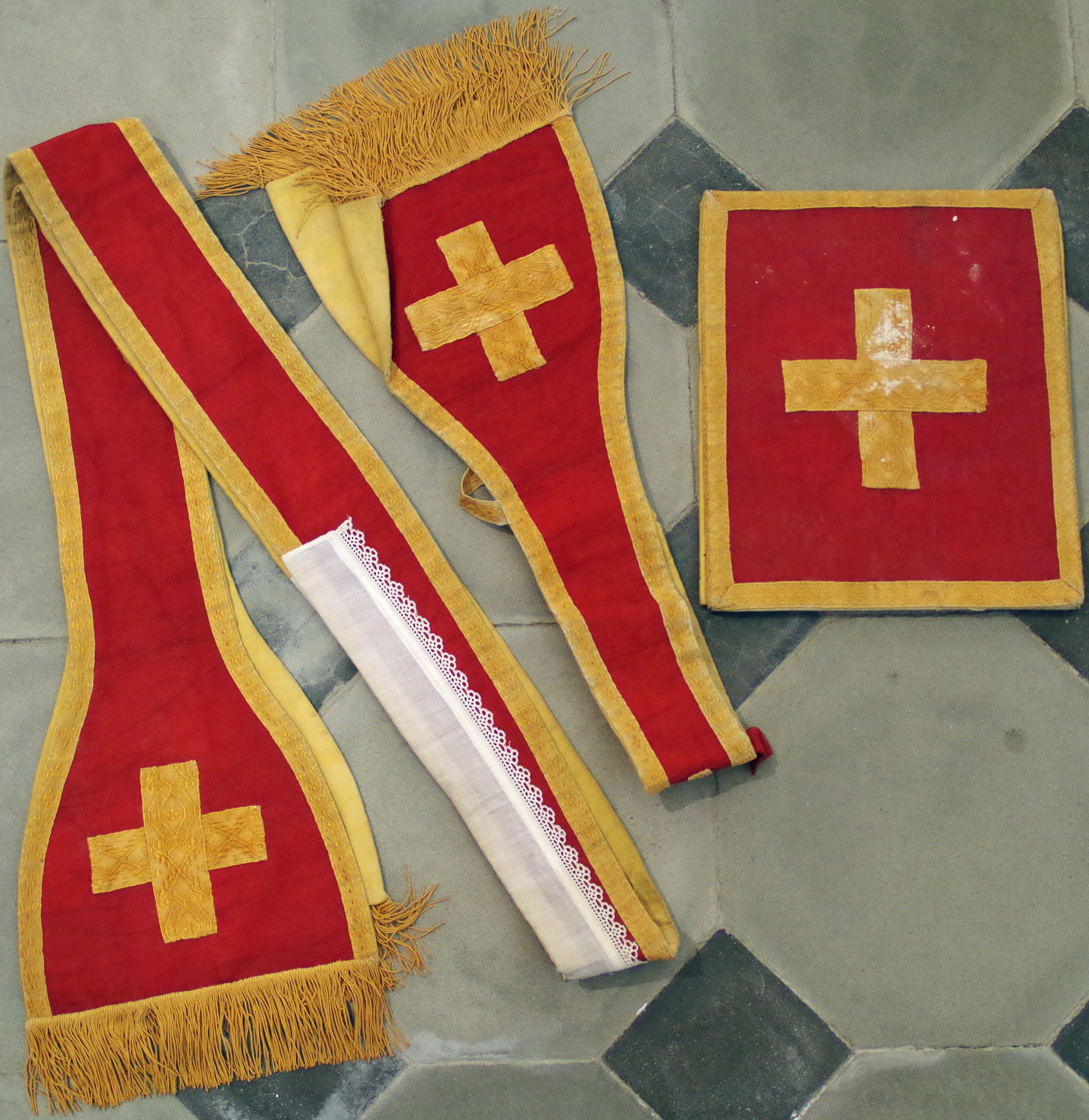 sommaire des textiles de l'église d'Aubarne