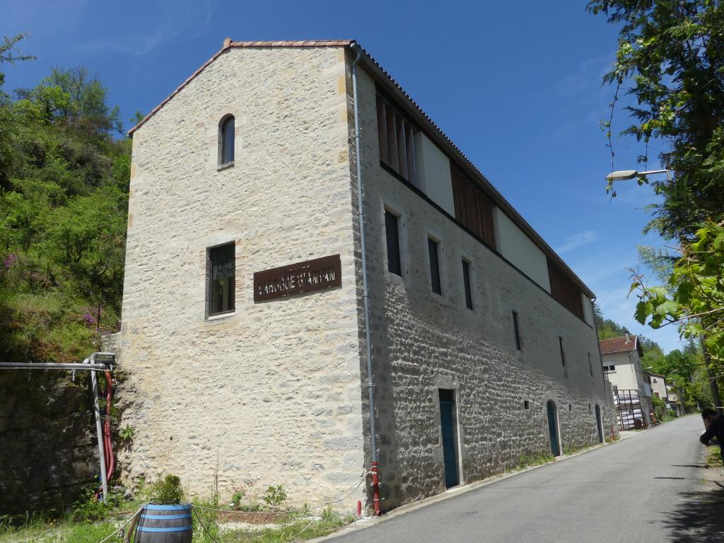 ancienne maison-bloc, aujourd'hui chai