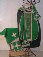 ornement vert : chasuble, étole de clerc, manipule, bourse de corporal et voile de calice