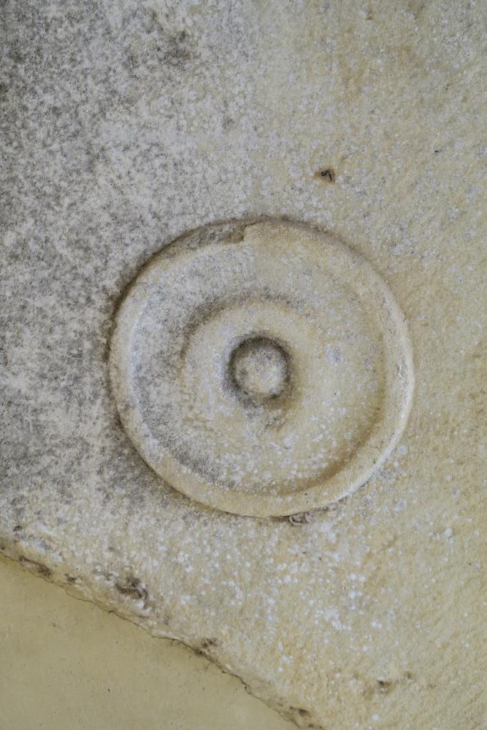 stèle (cippe)