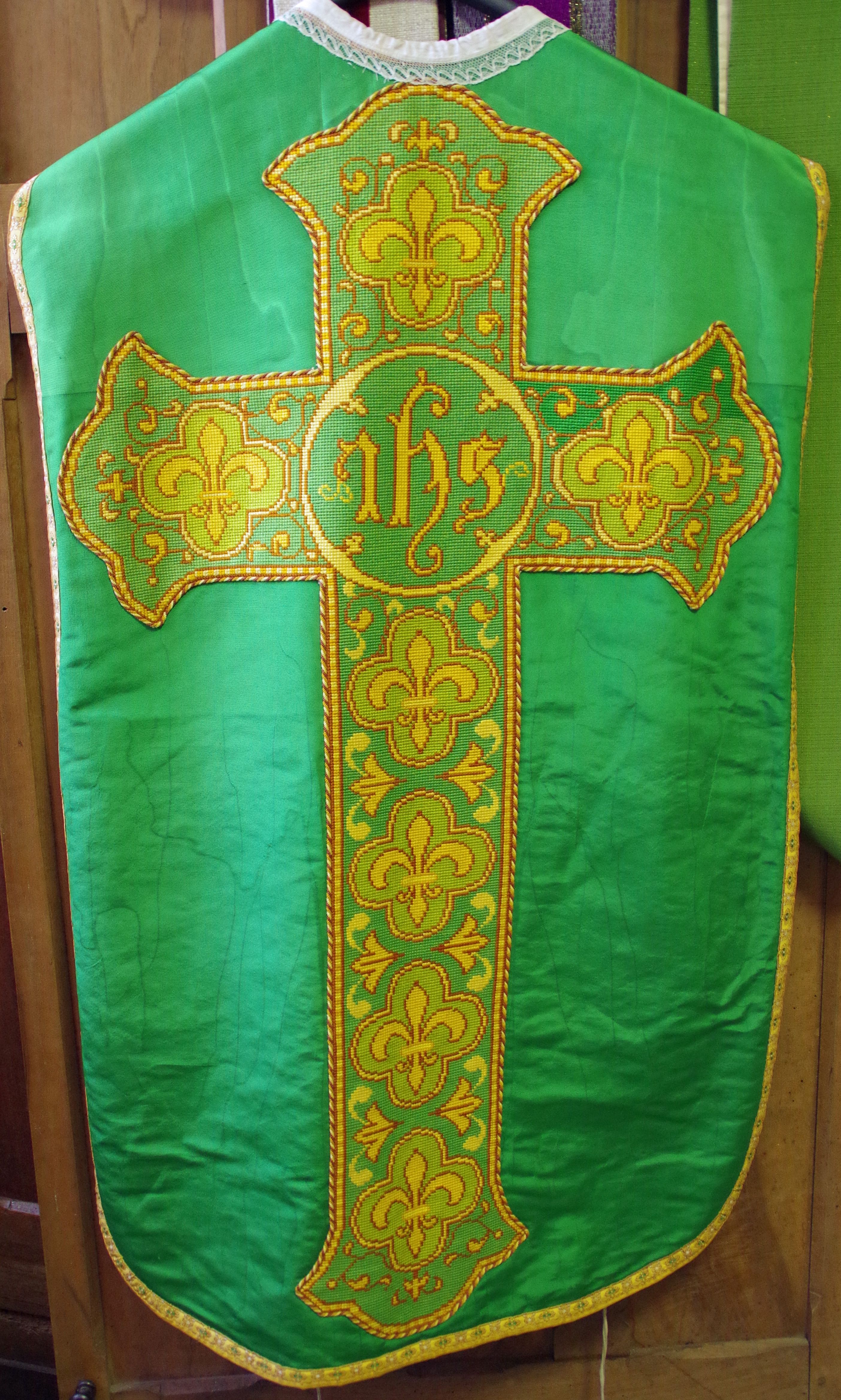 sommaire des textiles de l'église Saint-Jean-Baptiste de Bellegarde