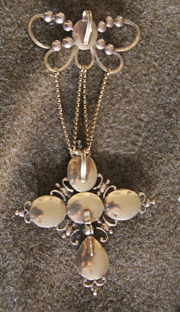 Croix badine avec son noeud