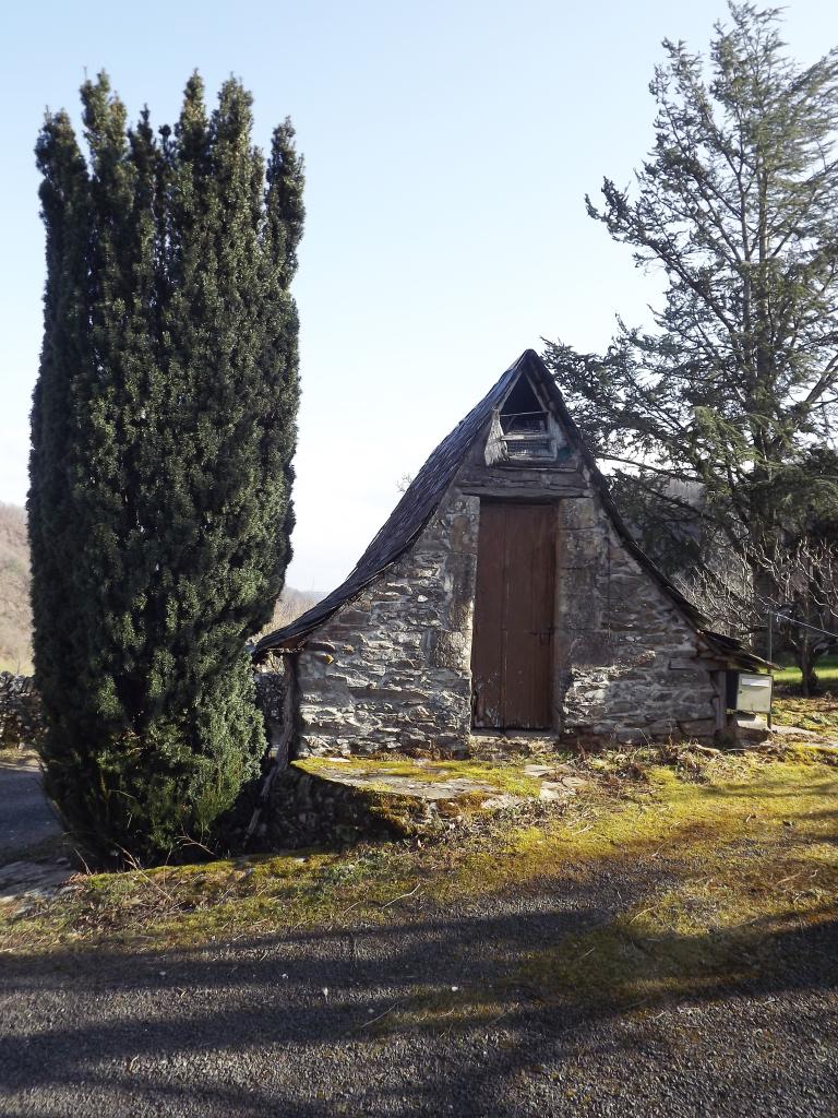 ensemble des séchoirs à châtaignes de la commune