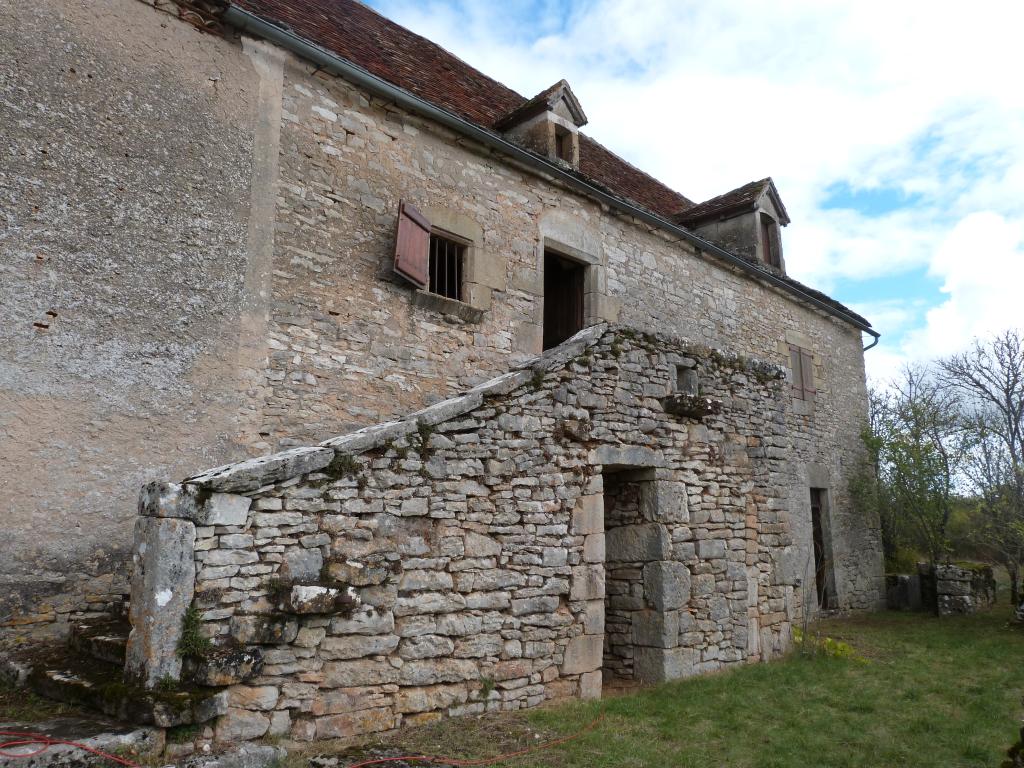 ensemble de deux maisons, ou logis double